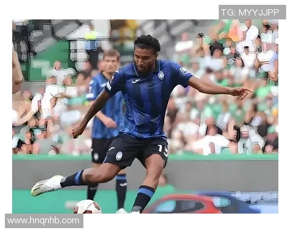 偶遇足球巨星街头上演惊喜瞬间 与球迷亲密互动引发热议 偶遇足球巨星街头上演惊喜瞬间 与球迷亲密互动引发热议